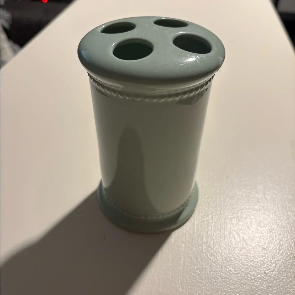 Elegant Green Ceramic Toothbrush Holder